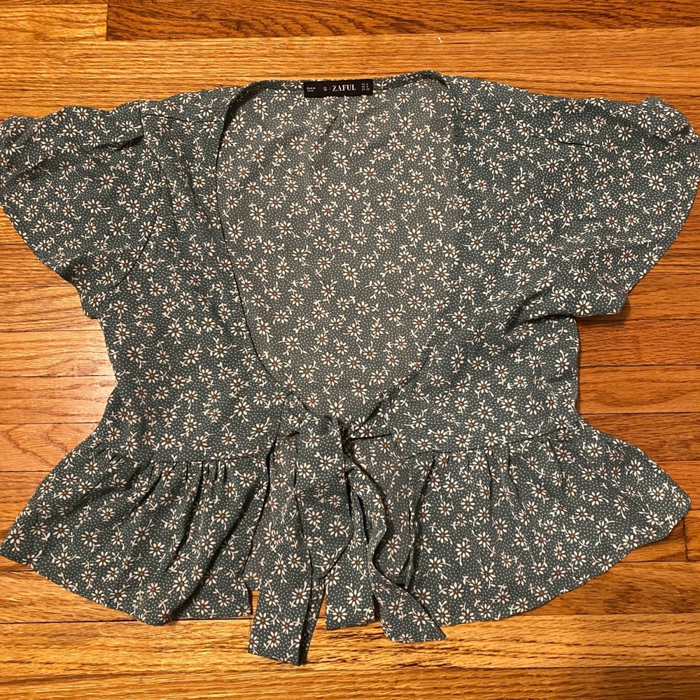 Zaful Green Floral Wrap Shirt Women’s Size Small